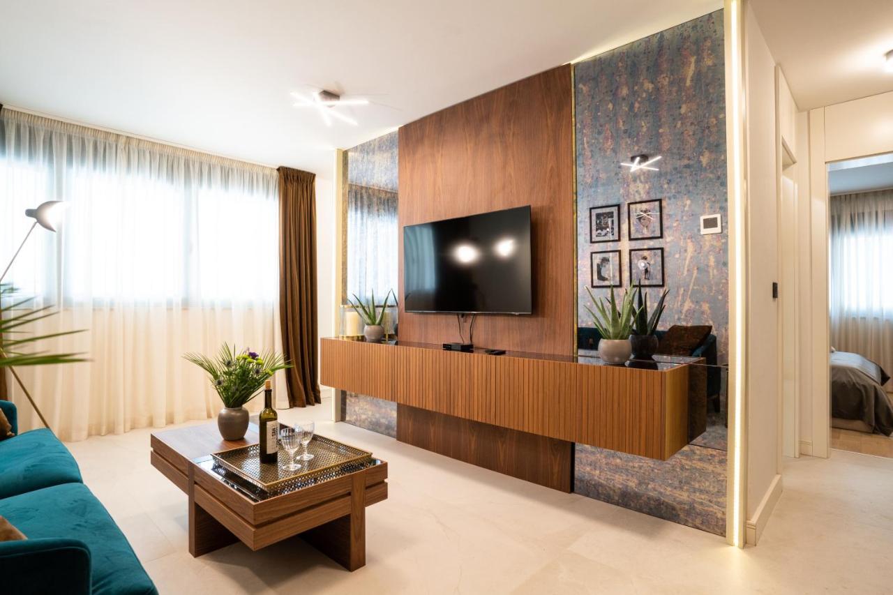 罗维尼Ez Luxury Living公寓 外观 照片